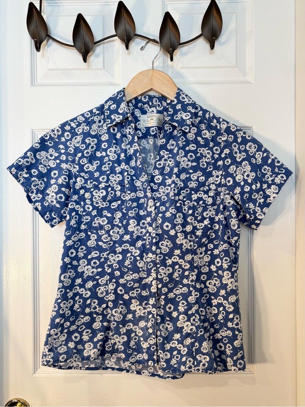 Lee Short-Sleeve Button-Down Shirt in Blue and White Floral